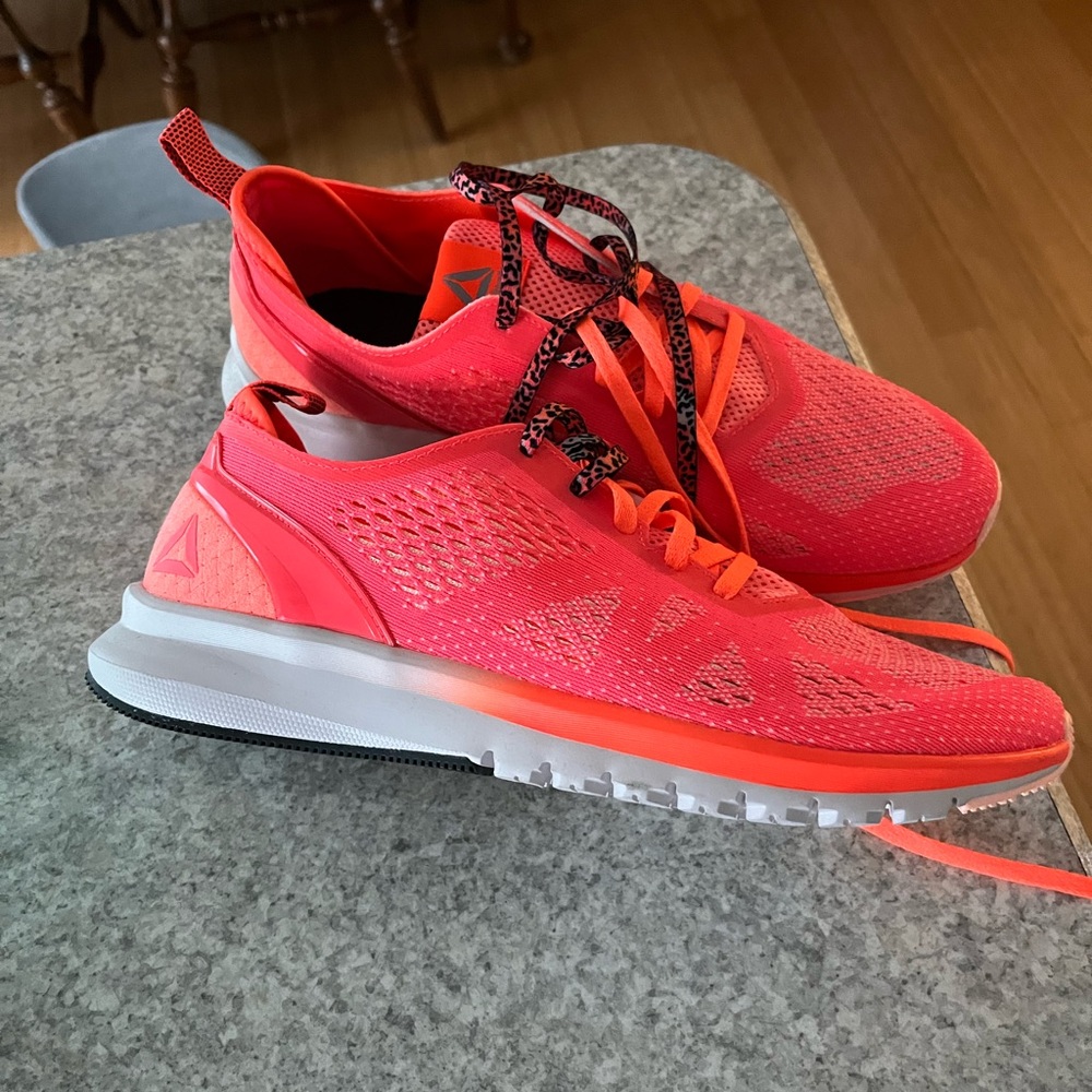 REEBOK Sneakers